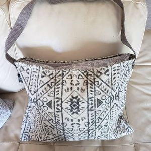 Extra large shoulder bag